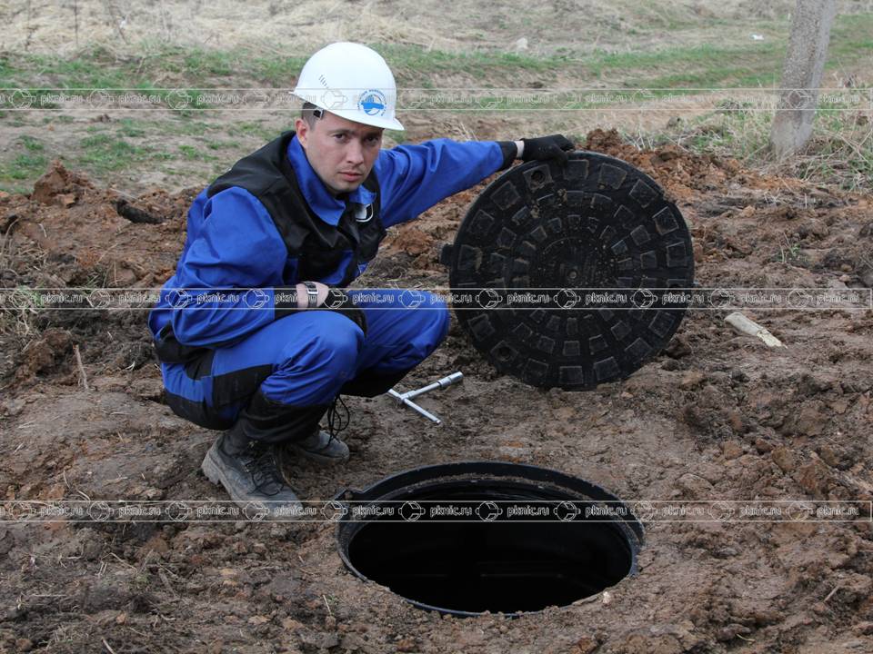 открытие люка полимерного колодца